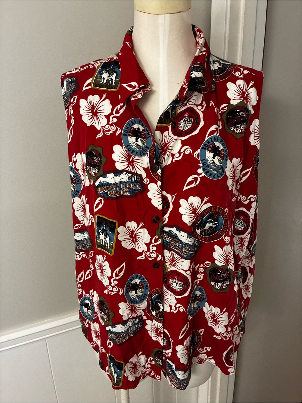 Vintage Big Dogs Red Hawaiian Sleeveless Button Down Shirt with Collar